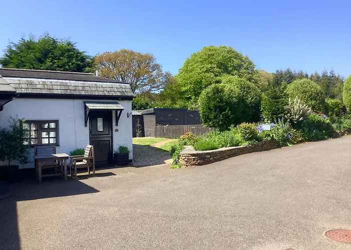 The Barn And Pinn Cottage
